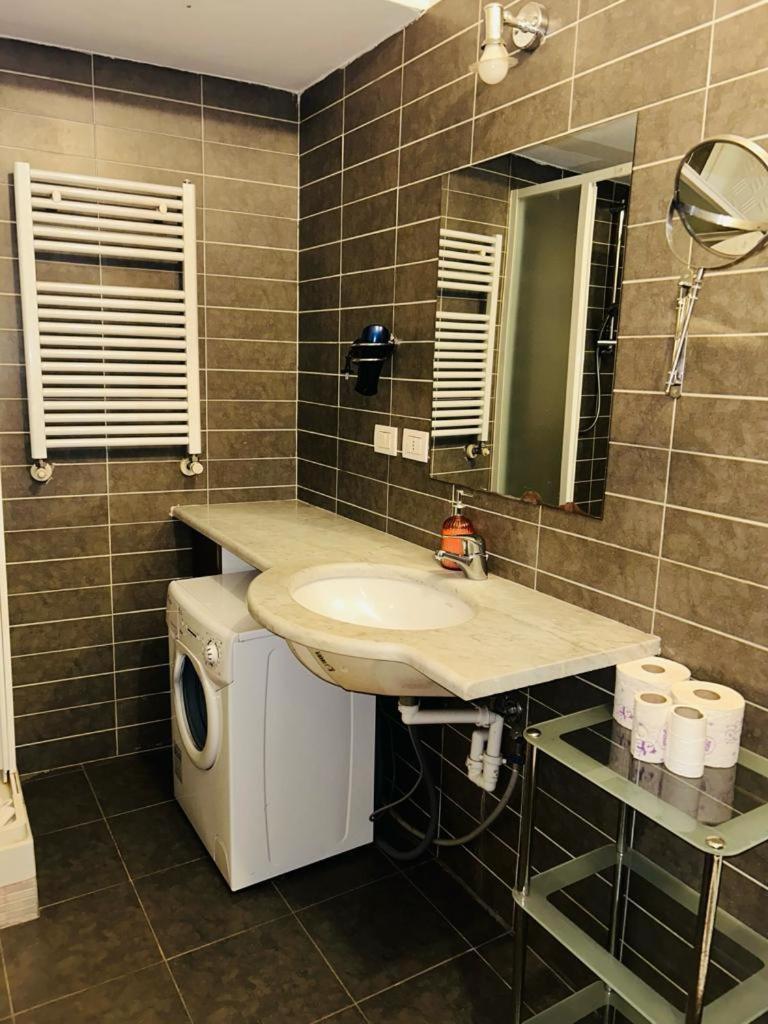 Easy Room Italy Prada Milano Ngoại thất bức ảnh